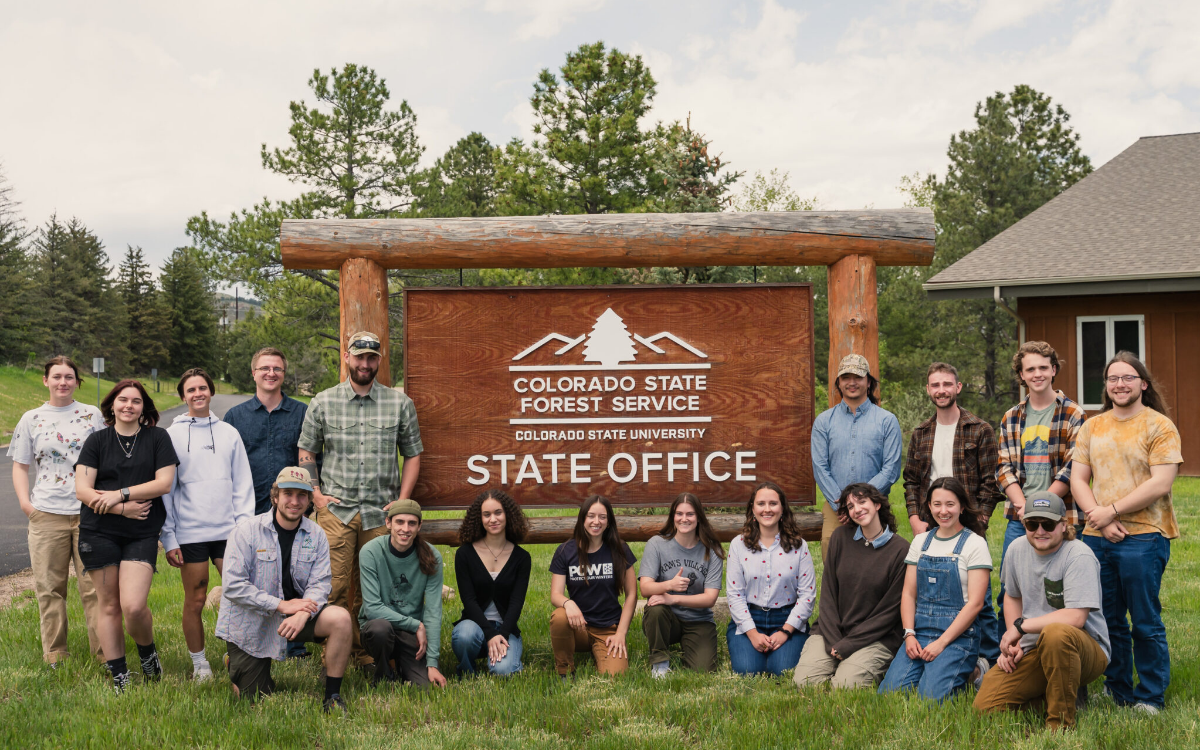 Students in front of the CSFS State Office sign