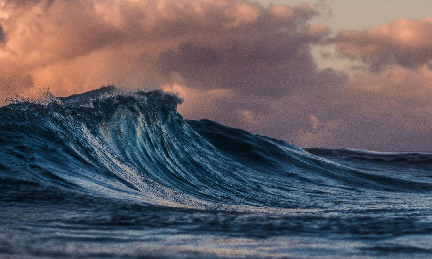 Photo of ocean waves with cloudy skies